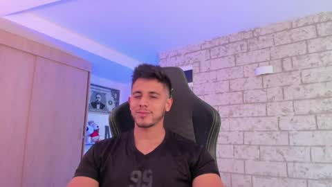 Snapshot of ashton_coleman_ chatting on March 31, 2026, 8:42 pm my name real is camilo online show from March 31, 2026, 8:42 pm