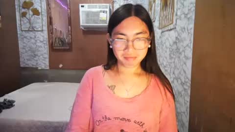 Snapshot of asian_rhean chatting on October 11, 2025, 11:31 am Rhean online show from October 11, 2025, 11:31 am