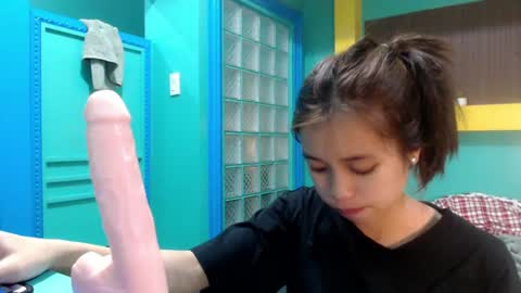 Snapshot of asian_slade chatting on June 19, 2026, 5:17 pm asian_slade online show from June 19, 2026, 5:17 pm