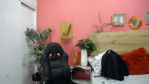 ASLY online show from April 14, 2026, 9:48 am