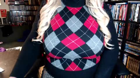 Aspen Vale online show from November 10, 2025, 10:20 pm