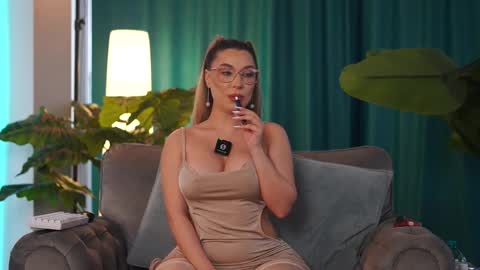 Snapshot of assmerising chatting on February 6, 2026, 11:46 am Starting 930 PM EU TIME online show from February 6, 2026, 11:46 am