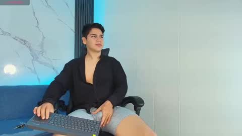 astablack_ online show from October 17, 2025, 9:17 pm