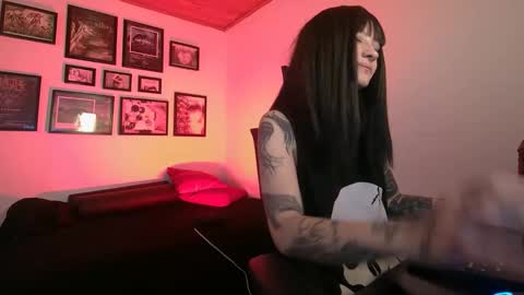 Snapshot of astarte4 chatting on November 2, 2025, 1:35 pm Sof online show from November 2, 2025, 1:35 pm