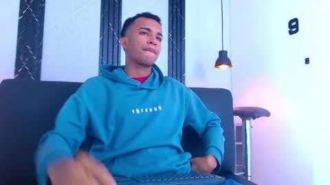 Snapshot of aston_vera chatting on April 2, 2026, 4:10 am Aston online show from April 2, 2026, 4:10 am