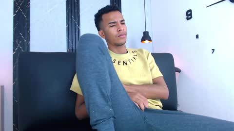 Snapshot of aston_vera chatting on April 5, 2026, 3:47 am Aston online show from April 5, 2026, 3:47 am