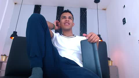 Snapshot of aston_vera chatting on April 9, 2026, 4:12 am Aston online show from April 9, 2026, 4:12 am