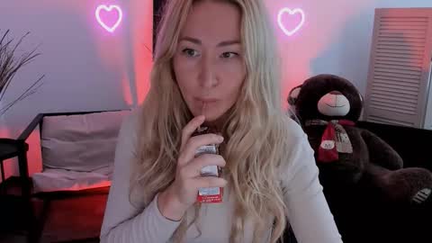 astramonroe online show from March 22, 2026, 10:07 am