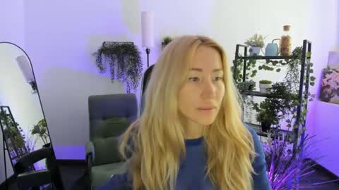 astramonroe online show from April 20, 2026, 7:11 am