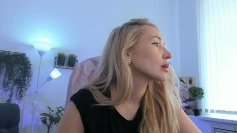 astramonroe online show from April 30, 2026, 7:14 am