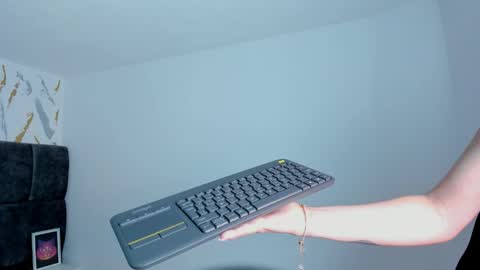 astrid_velle online show from November 23, 2025, 3:28 am