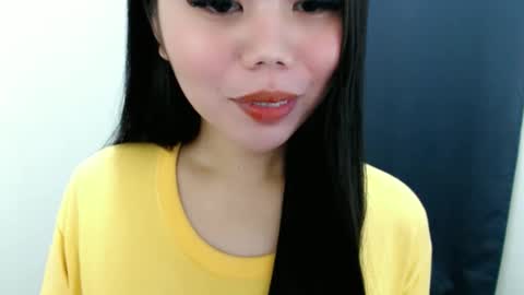 Snapshot of asuna_charming chatting on March 8, 2026, 5:28 pm asuna_charming online show from March 8, 2026, 5:28 pm