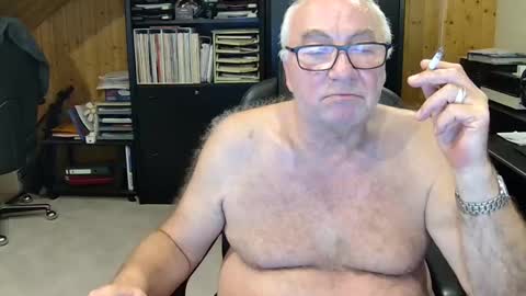 Snapshot of asusandy chatting on January 14, 2025, 12:11 am asusandy online show from January 14, 2025, 12:11 am