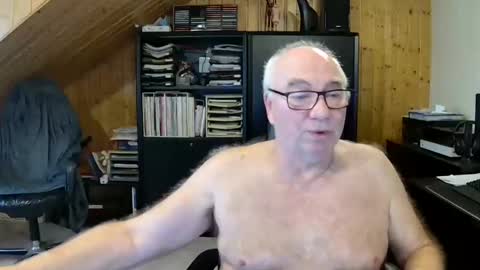 Snapshot of asusandy chatting on January 15, 2025, 12:47 pm asusandy online show from January 15, 2025, 12:47 pm