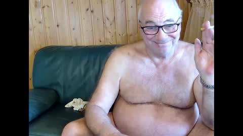 Snapshot of asusandy chatting on February 13, 2025, 11:28 am asusandy online show from February 13, 2025, 11:28 am