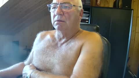 Snapshot of asusandy chatting on September 15, 2025, 8:14 am asusandy online show from September 15, 2025, 8:14 am