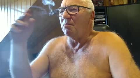 Snapshot of asusandy chatting on September 18, 2025, 12:07 pm asusandy online show from September 18, 2025, 12:07 pm