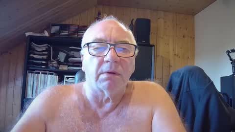 Snapshot of asusandy chatting on September 29, 2025, 6:18 am asusandy online show from September 29, 2025, 6:18 am