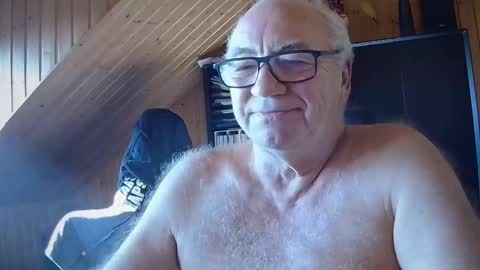 Snapshot of asusandy chatting on October 13, 2025, 10:37 am asusandy online show from October 13, 2025, 10:37 am