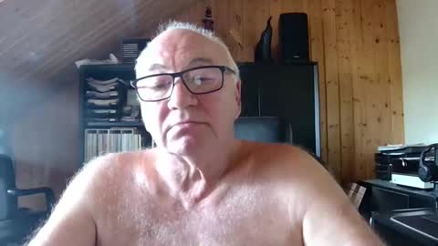 asusandy online show from April 27, 2026, 3:21 pm