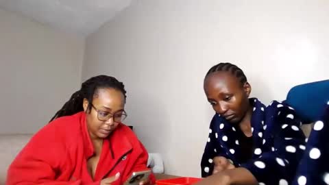 atara_seren online show from May 6, 2026, 1:36 am