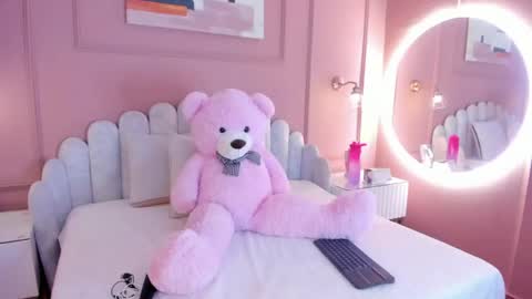 Athenea online show from April 7, 2026, 2:56 am