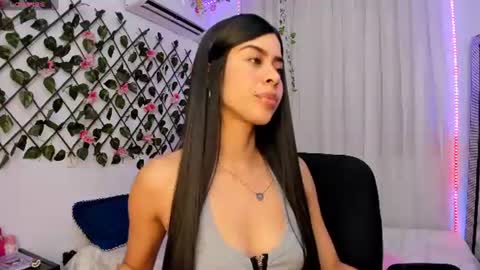 Snapshot of atenea_kros chatting on July 20, 2026, 9:39 pm Atenea online show from July 20, 2026, 9:39 pm
