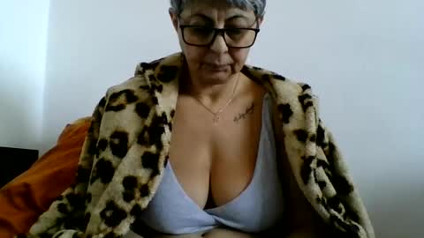 Snapshot of atikaarea chatting on January 1, 2025, 11:38 am atikaarea online show from January 1, 2025, 11:38 am