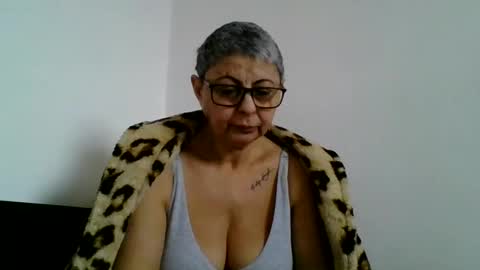 Snapshot of atikaarea chatting on February 15, 2025, 11:28 am atikaarea online show from February 15, 2025, 11:28 am