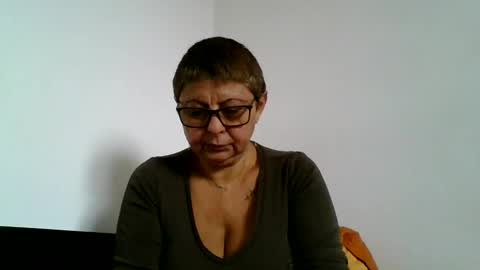 Snapshot of atikaarea chatting on October 6, 2025, 9:51 am atikaarea online show from October 6, 2025, 9:51 am