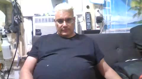 A online show from November 6, 2025, 8:15 am