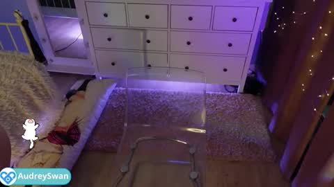 Mary online show from November 27, 2025, 10:17 am