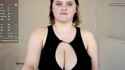 Audrey Jacq online show from September 11, 2025, 2:28 pm