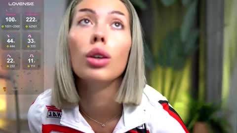 Isabella online show from October 3, 2025, 3:25 am