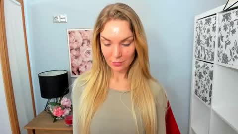 Snapshot of aullorasensual chatting on February 16, 2025, 9:26 am AulloraSensual online show from February 16, 2025, 9:26 am