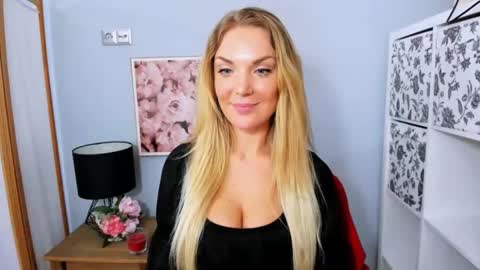 Snapshot of aullorasensual chatting on February 16, 2025, 6:21 pm AulloraSensual online show from February 16, 2025, 6:21 pm