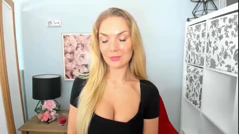 Snapshot of aullorasensual chatting on March 3, 2025, 12:05 pm AulloraSensual online show from March 3, 2025, 12:05 pm