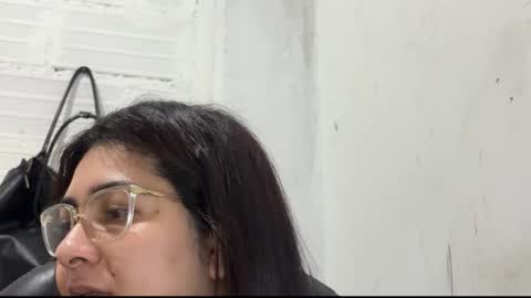 Snapshot of aurablack_ chatting on September 22, 2025, 6:43 pm Aura online show from September 22, 2025, 6:43 pm