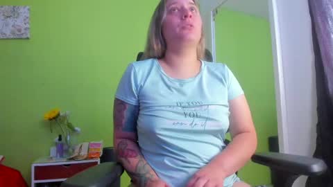 Snapshot of auradivina2 chatting on June 8, 2026, 5:02 pm Aura Divina online show from June 8, 2026, 5:02 pm