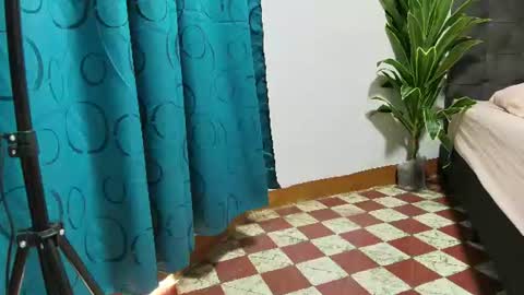 Snapshot of auralis_lux chatting on July 1, 2026, 12:29 pm auralis_lux online show from July 1, 2026, 12:29 pm