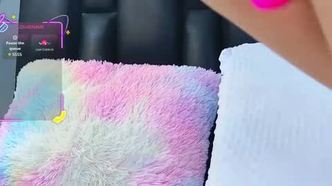 Snapshot of auraross chatting on November 22, 2025, 7:13 pm Aura online show from November 22, 2025, 7:13 pm