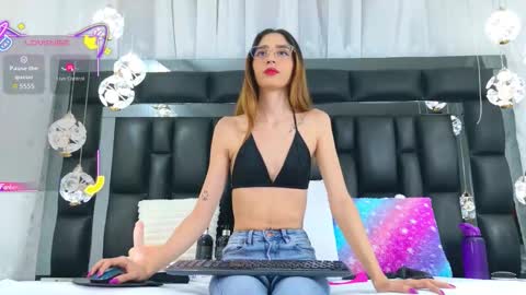 Snapshot of auraross chatting on December 20, 2025, 6:59 pm Aura online show from December 20, 2025, 6:59 pm