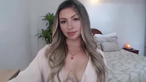 Snapshot of auribelle chatting on November 10, 2025, 4:17 pm Auri Belle online show from November 10, 2025, 4:17 pm