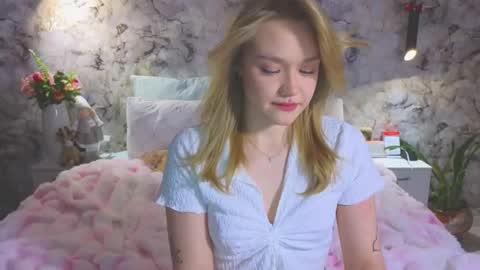 Snapshot of aurora_golden chatting on February 2, 2026, 2:38 pm Kate online show from February 2, 2026, 2:38 pm