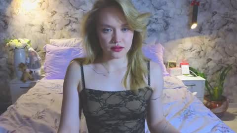 Snapshot of aurora_golden chatting on February 10, 2026, 5:28 pm Kate online show from February 10, 2026, 5:28 pm