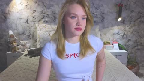 Snapshot of aurora_golden chatting on March 3, 2026, 4:57 pm Kate online show from March 3, 2026, 4:57 pm