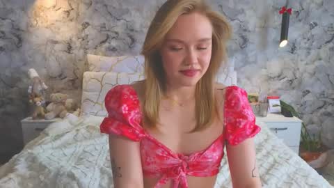 Snapshot of aurora_golden chatting on March 7, 2026, 3:36 am Kate online show from March 7, 2026, 3:36 am