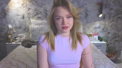 Snapshot of aurora_golden chatting on March 8, 2026, 12:52 am Kate online show from March 8, 2026, 12:52 am