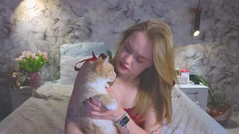 Snapshot of aurora_golden chatting on March 10, 2026, 12:26 am Kate online show from March 10, 2026, 12:26 am