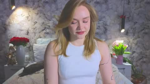 Snapshot of aurora_golden chatting on March 11, 2026, 1:44 am Kate online show from March 11, 2026, 1:44 am